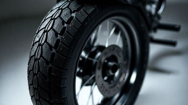 Top 5 pneus moto 18 pouces incontournables pour votre sécurité